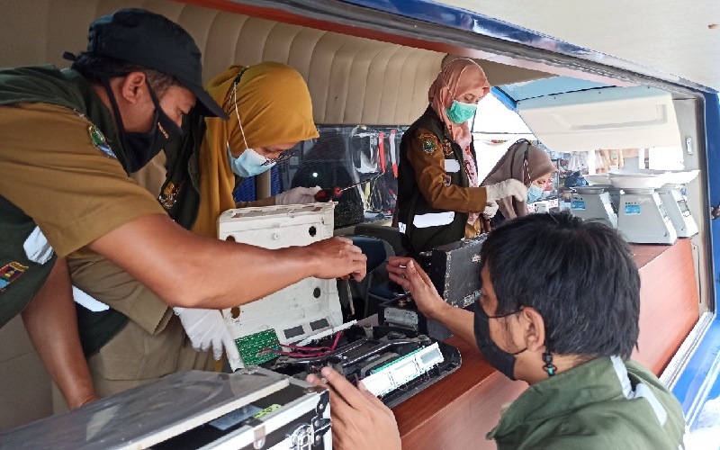 Timbangan Milik Pedagang di Pasar Tagog Padalarang Ditera Ulang, Ini Tujuannya