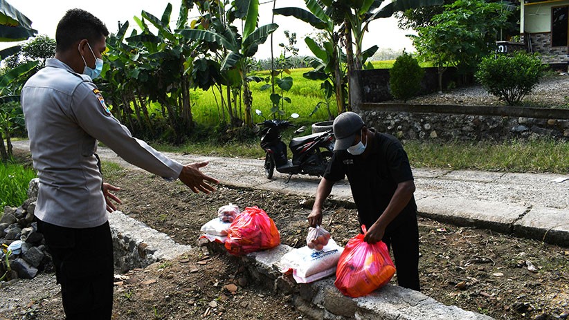 Bantuan Pangan untuk Warga Desa Bantengan Madiun yang Isolasi Mandiri - Bagian 2