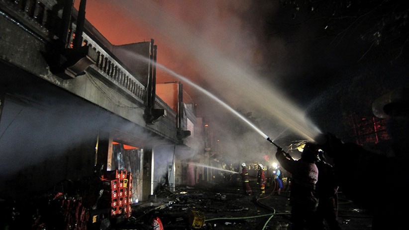 Kebakaran, Ratusan Lapak Sembako Pasar Blahbatuh Gianyar Hangus - Bagian 2