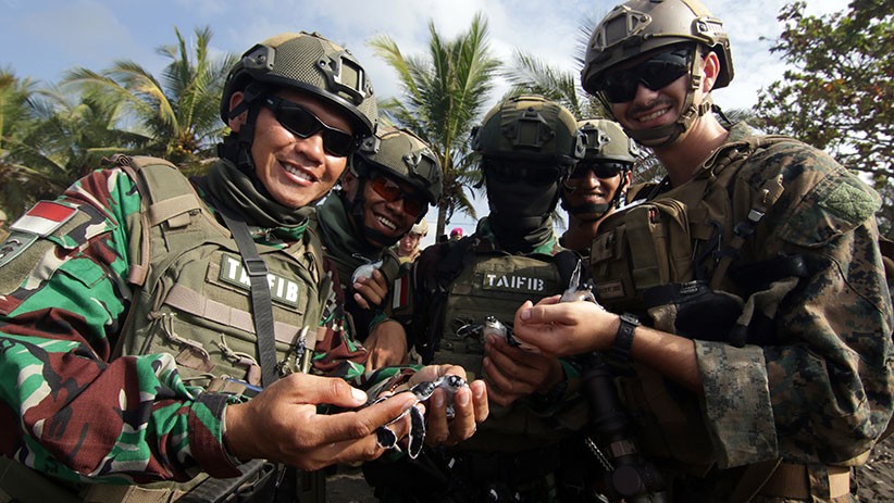 Tutup Latihan Bersama, Marinir Indonesia dan Amerika Lepas Tukik ke Laut  - Bagian 2