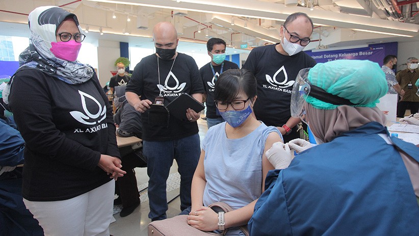 Program Vaksinasi Gotong Royong, 75 Persen Karyawan XL Axiata Sudah Disuntik  - Bagian 1
