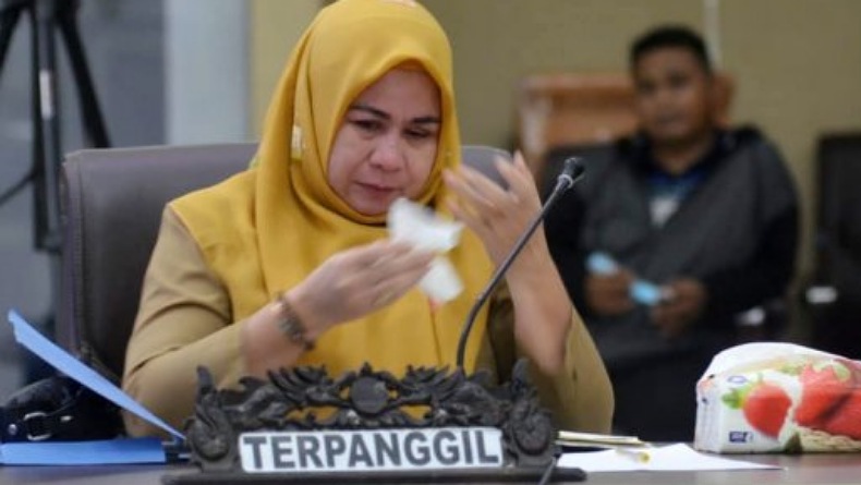 Sambil Terisak, Kadisdukcapil Gorontalo Utara Tegaskan Tidak Ada Jual Beli Jabatan