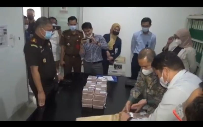 title Kontraktor Terdakwa Korupsi di Ogan Ilir Kembalikan Uang Negara Rp2,4 Miliar Kontraktor Terdakwa Korupsi di Ogan Ilir Kembalikan Uang Negara Rp2,4 Miliar