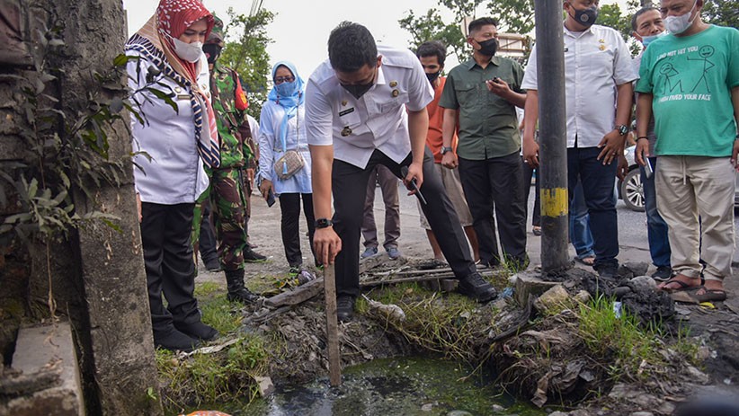 Wali Kota Medan Bobby Nasution Cek Drainase Buruk Penyebab Banjir - Bagian 1