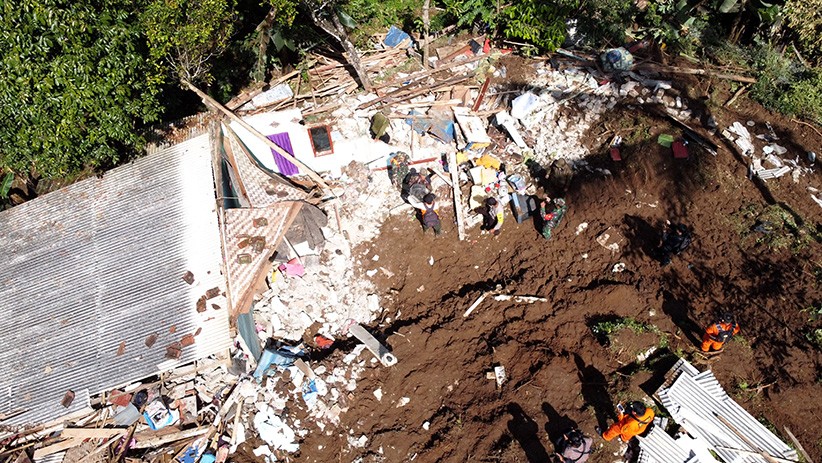 2 Rumah Tertimbun Longsor di Banyuwangi, 1 Orang Meninggal - Bagian 1