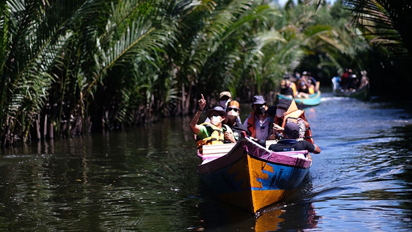 Sandiaga Uno Ditemani Atta Halilintar Kunjungi Geo Park Rammang-Rammang - Bagian 3
