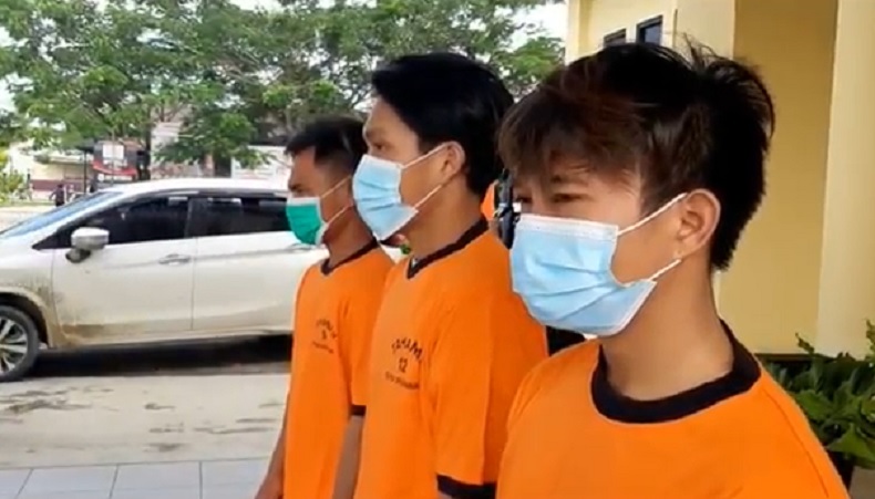 title Bikin Resah Warga Singkawang, Pelaku Curanmor Ditangkap Tim Penjinak Monyet Bikin Resah Warga Singkawang, Pelaku Curanmor Ditangkap Tim Penjinak Monyet