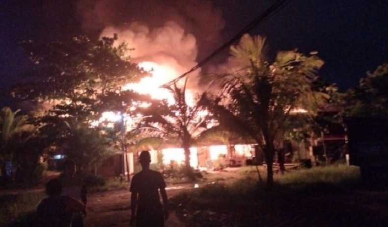 Kebakaran Asrama TNI di Pontianak, 10 Rumah Ludes Dilalap Api