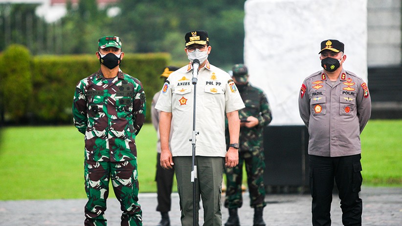 Anies Baswedan Cek Kesiapan Pasukan Gabungan untuk Pengetatan PPKM Mikro - Bagian 3