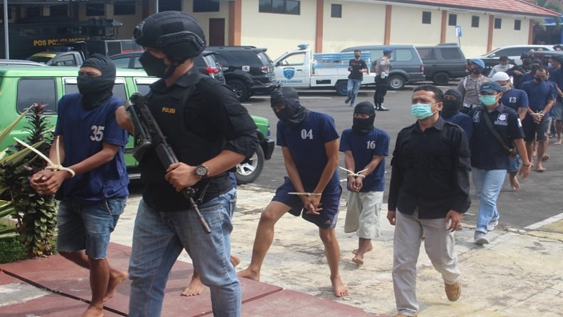 title Pengedar dan Pengguna Narkoba di Kuningan Ditangkap, Polisi Sita 1,5 Ons Sabu Pengedar dan Pengguna Narkoba di Kuningan Ditangkap, Polisi Sita 1,5 Ons Sabu
