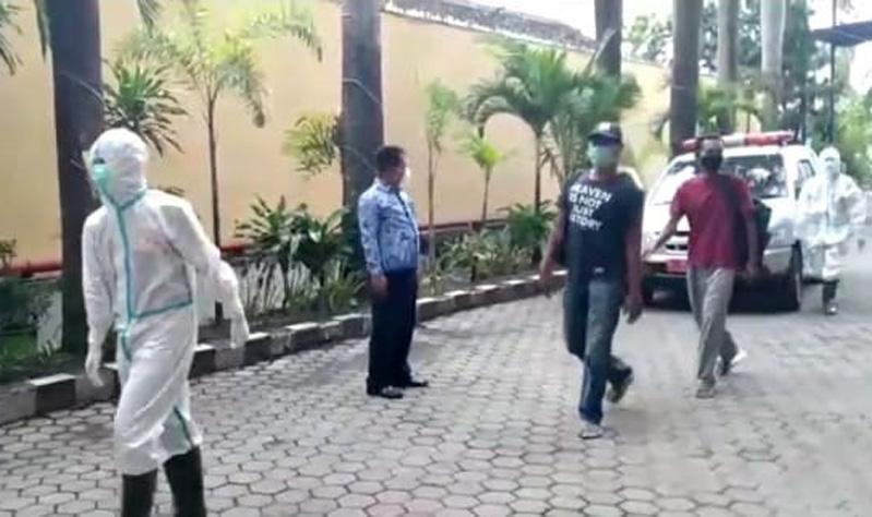 Satgas Jemput Paksa Puluhan Warga Blora Positif  Covid-19 ke Tempat Isolasi Terpusat