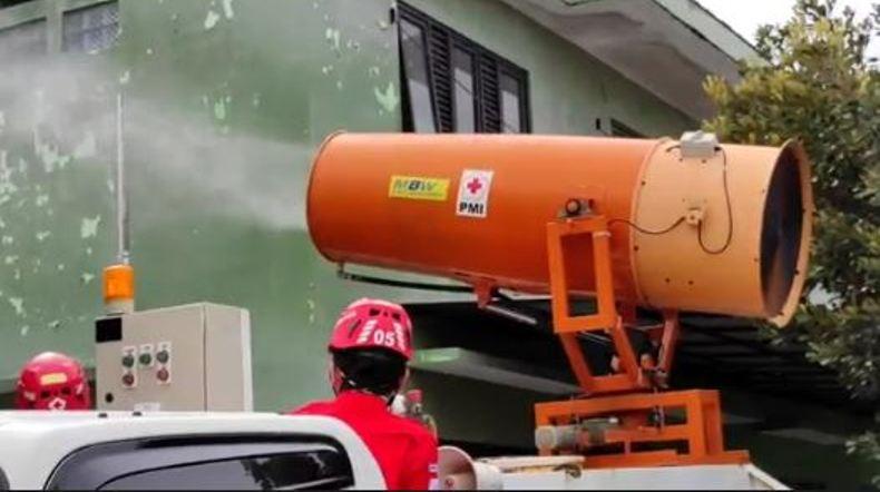 Cegah Penyebaran Covid-19, PMI Sterilisasi Ponpes Syafi'i Akrom Pekalongan