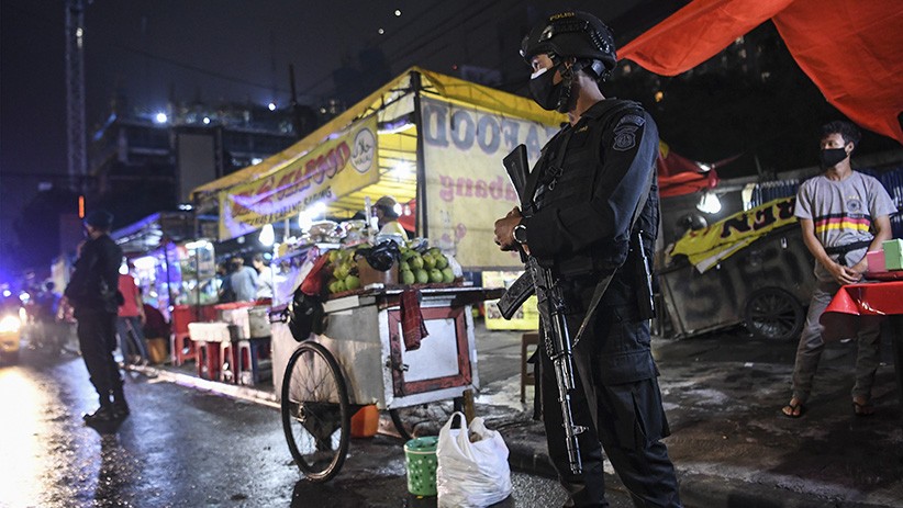 Kegiatan Masyarakat Dibatasi hingga Pukul 21.00, Polisi Gencar Patroli di Jakarta - Bagian 2