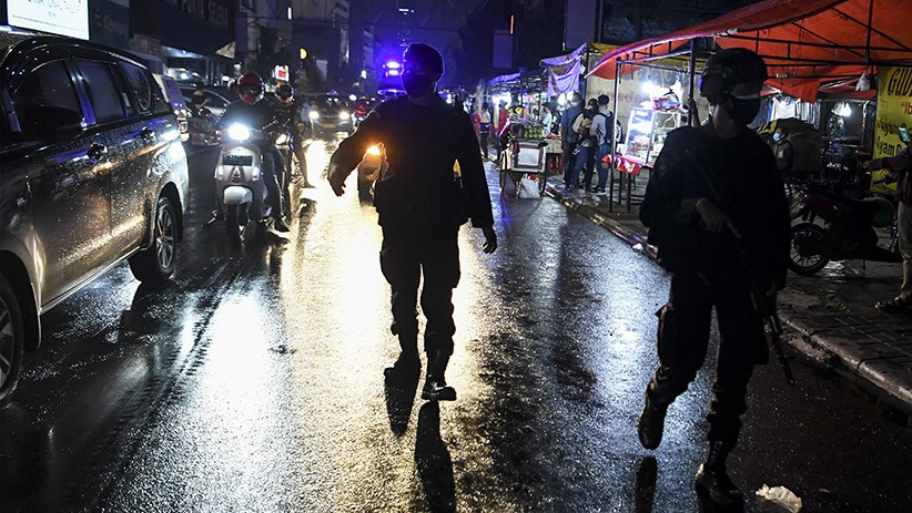 Kegiatan Masyarakat Dibatasi hingga Pukul 21.00, Polisi Gencar Patroli di Jakarta - Bagian 1