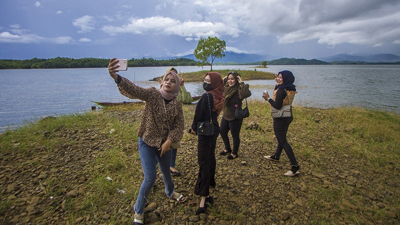 Wisata Bukit Batu Tawarkan Pemandangan Pegunungan Meratus - Bagian 1