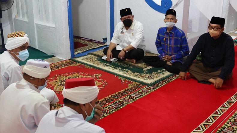 La Nyalla Didoakan Jadi Presiden lewat Prosesi Ratibu di Masjid Agung Kesultanan Buton