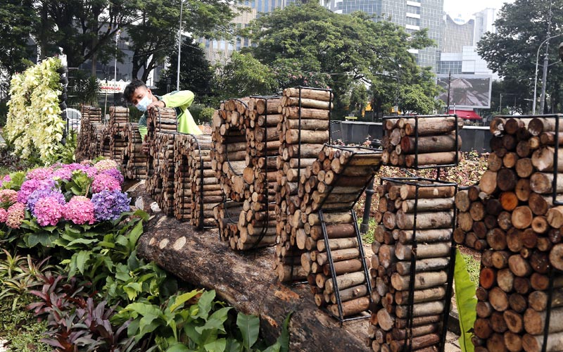 Sambut HUT Ke-494 Jakarta, Kawasan Patung Kuda Dipercantik dengan Tanaman Hias - Bagian 3