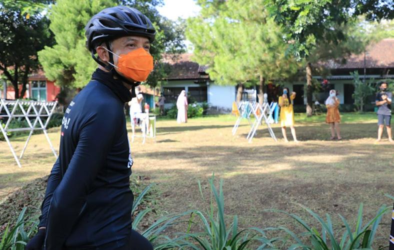 Ganjar Sedih Banyak Kepala Daerah dan Pejabat Publik di Jateng Positif Covid-19