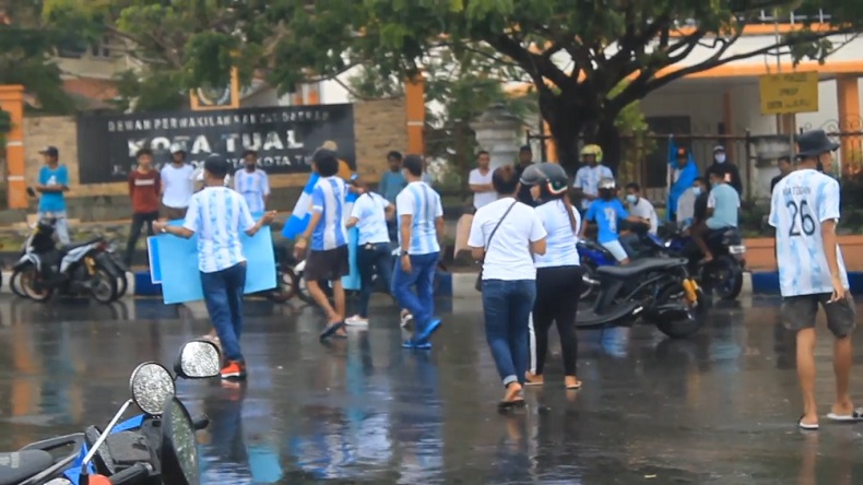 Pendukung Timnas Argentina di Kei Galang Dana untuk Korban Gempa di Tehoru