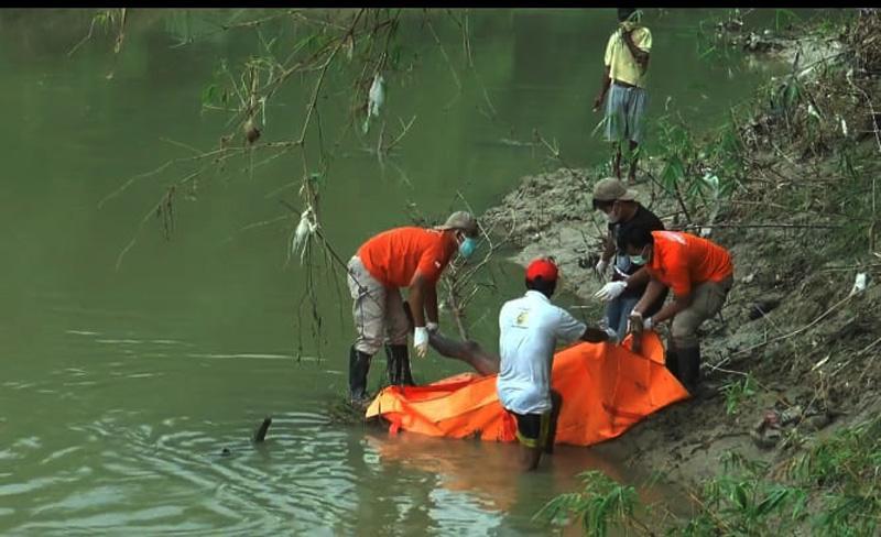 title Grobogan Gempar, Mayat Tanpa Busana Ditemukan Mengapung di Sungai Lusi Grobogan Gempar, Mayat Tanpa Busana Ditemukan Mengapung di Sungai Lusi