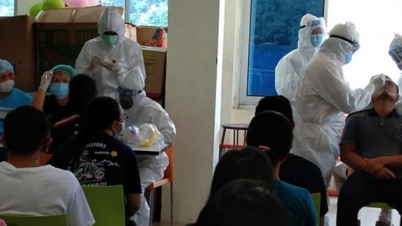 1 Orang Kena Covid, 123 Karyawan Minimarket di Sangihe Jalani Tes Usap PCR