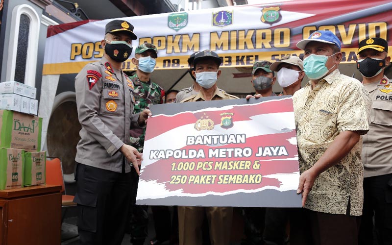  Wakapolda Metro Jaya Serahkan Bantuan 1.000 Masker dan 250 Paket Sembako - Bagian 1