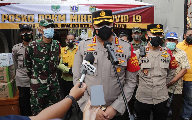  Wakapolda Metro Jaya Serahkan Bantuan 1.000 Masker dan 250 Paket Sembako - Bagian 5