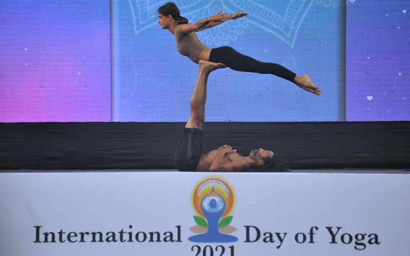 Puluhan Peserta Peringati Hari Yoga Internasional 2021 di Bali - Bagian 2