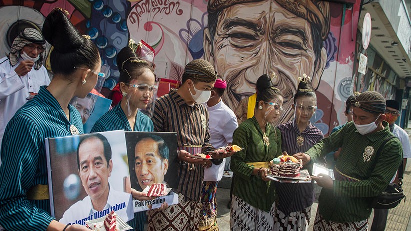 Begini Cara Warga Solo Ucapkan Selamat Ulang Tahun kepada Presiden Jokowi - Bagian 1