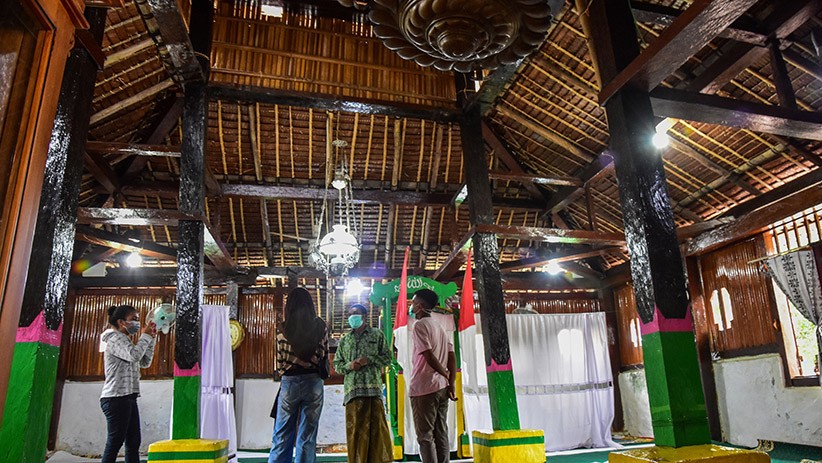  Mengunjungi Masjid Tertua di Maluku yang Pernah Berpindah Sendiri - Bagian 2