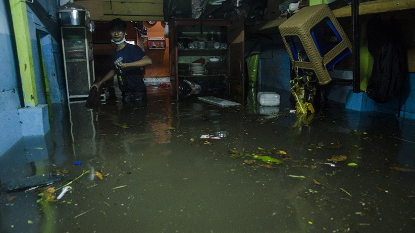 Hujan Deras, Puluhan Rumah Kawasan Kacapiring Bandung Banjir hingga 2 Meter - Bagian 2