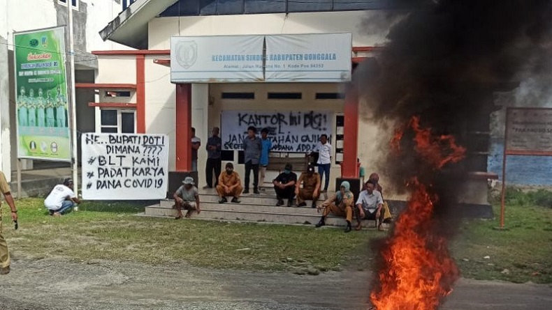 Gaji Tak Dibayar 10 Bulan, Aparat Desa Segel Kantor Kades Marana Kabupaten Donggala
