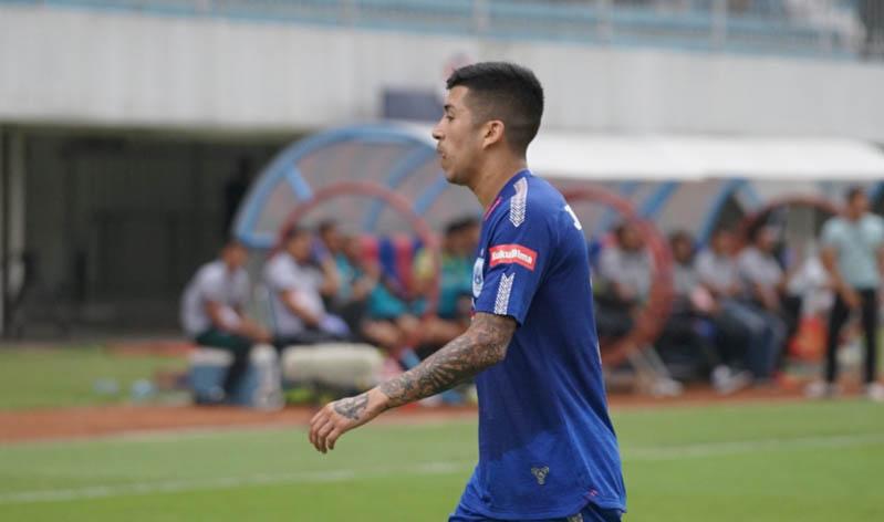 Terganjal Aturan di Imigrasi Chile, Kedatangan Jonathan ke Semarang Tertunda