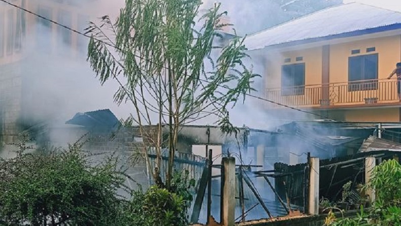 Polisi Selidiki Kebakaran 2 Rumah Warga di Malalayang, Kerugian Ditaksir Rp400 Juta 
