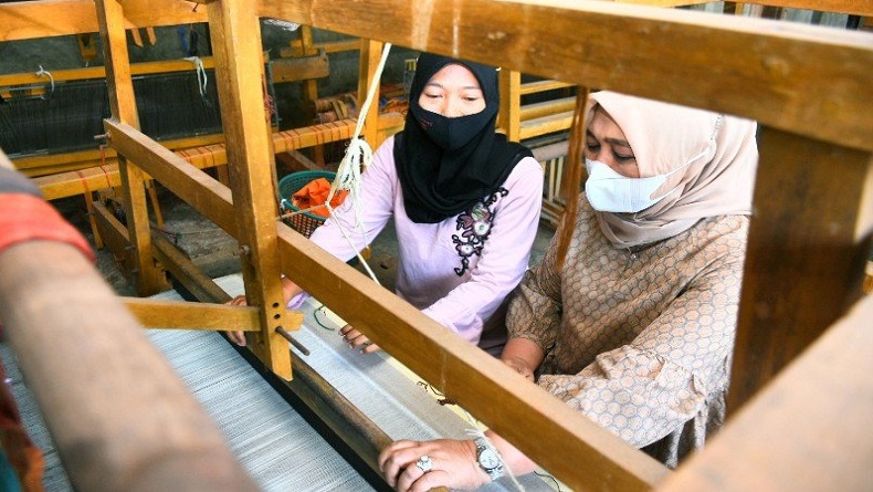 Ketua Dekranasda Sumut Dorong Baju Dinas Berbahan Dasar Kain Tenun Daerah