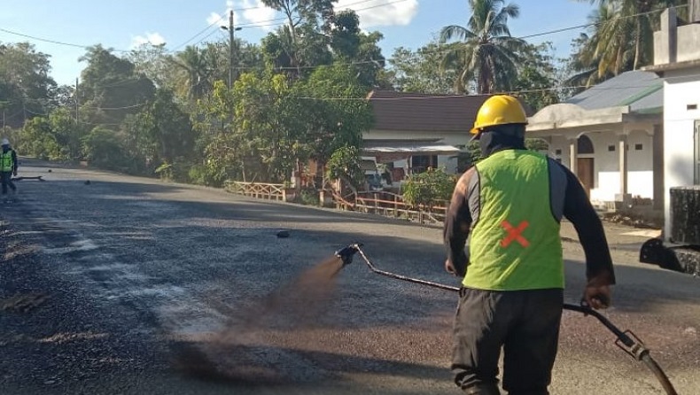 Jalan Trans Sulawesi Bone-Sinjai Sepanjang 15,15 Km Diperlebar