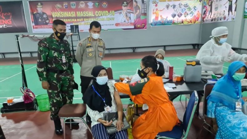 373 Warga Padang Ikut Vaksinasi Covid-19 di Polda Sumbar