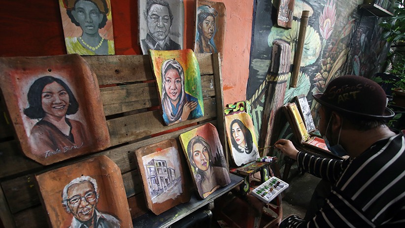 Genting Bekas Menjadi Media untuk Lukisan, Dijual hingga Rp2 Juta per Buah - Bagian 1