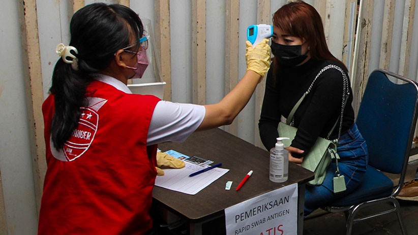 Penumpang Kereta Tes Antigen Secara Acak sebelum Naik KRL - Bagian 3