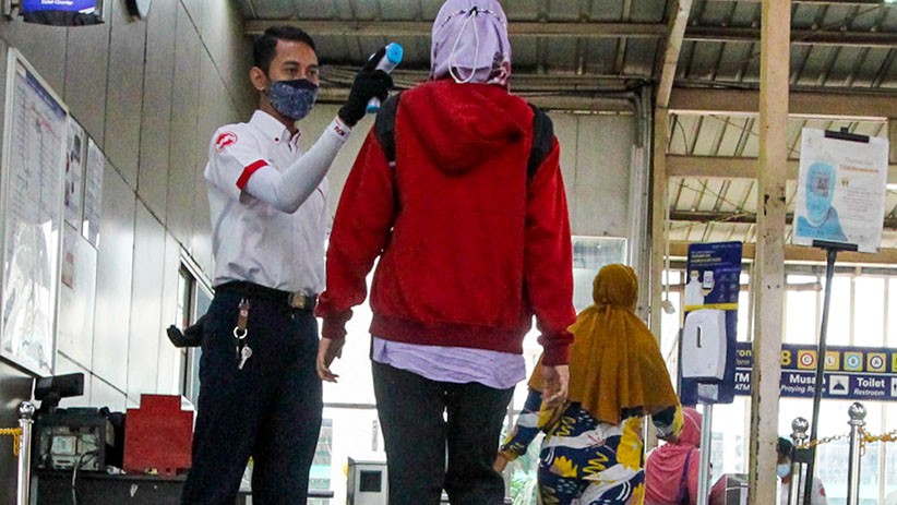 Penumpang Kereta Tes Antigen Secara Acak sebelum Naik KRL - Bagian 4