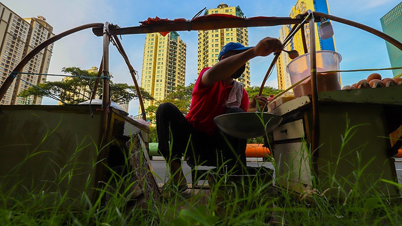 Pedagang Kerak Telor Khas Betawi Bertahan di Tengah Pandemi - Bagian 2