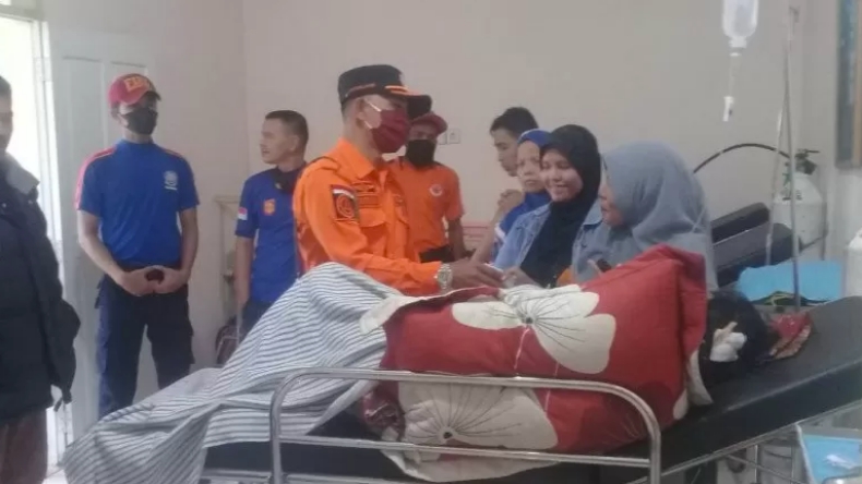 Ibu dan Anak di Agam Sial, Asyik Naik Motor Malah Kejatuhan Kabel Listrik