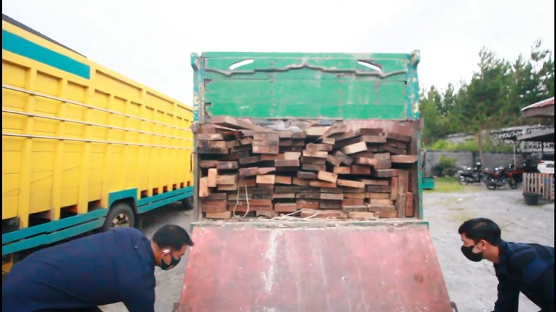 Polres Bener Meriah Lepas Sopir dan 2 Truk yang Sempat Ditahan Terkait Illegal Logging
