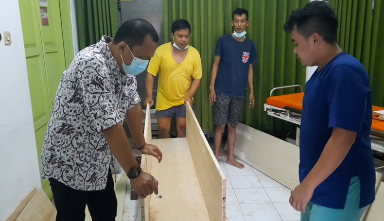 Gegara Kehabisan Stok Peti Mati, Permakaman Jenazah Covid-19 di Tasikmalaya Antre