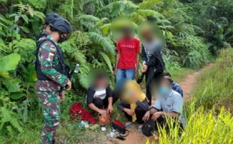 Terobos Jalur Ilegal Perbatasan RI-Malaysia, 80 Pekerja Migran Ditangkap Satgas Pamtas