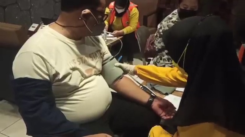 Malam Hari, Pelaku Usaha Kafe dan UMKM di Pangkalpinang Divaksin Covid-19 