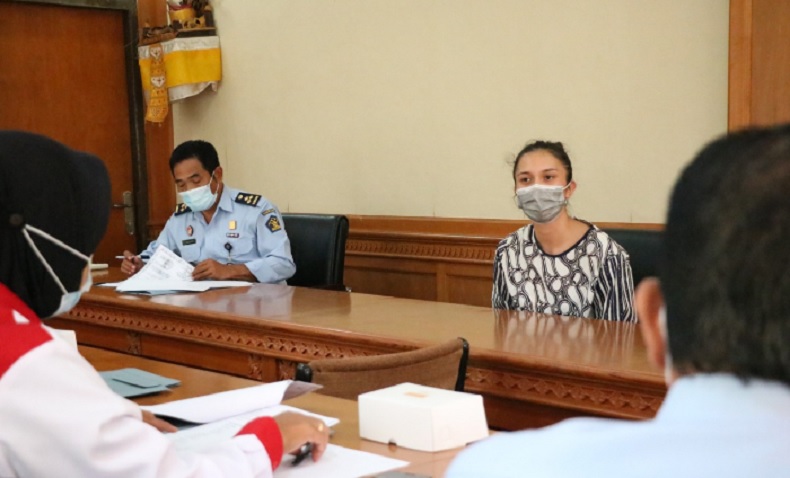 Lahir dan Besar di Bali, Perempuan Australia Ini Pilih Jadi WNI