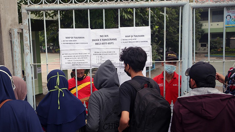 Situs PPDB Banten Eror, Orang Tua Murid Datangi Sekolah - Bagian 2