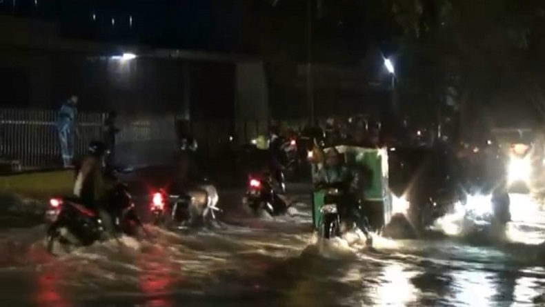 Air Persawahan Meluap, Jalan Penghubung Banyuwangi-Jember Kebanjiran