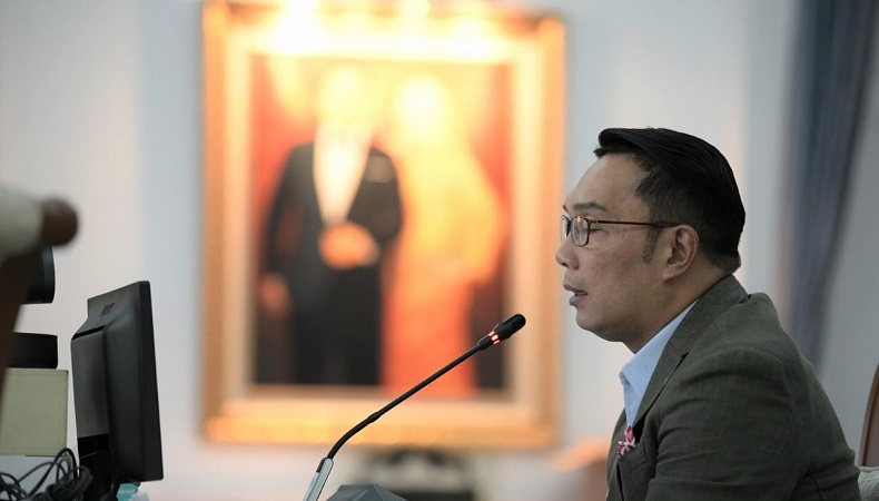 Terima Bantuan 25.000 Botol Suplemen Kesehatan, Ridwan Kamil Prioritaskan Nakes Zona Merah